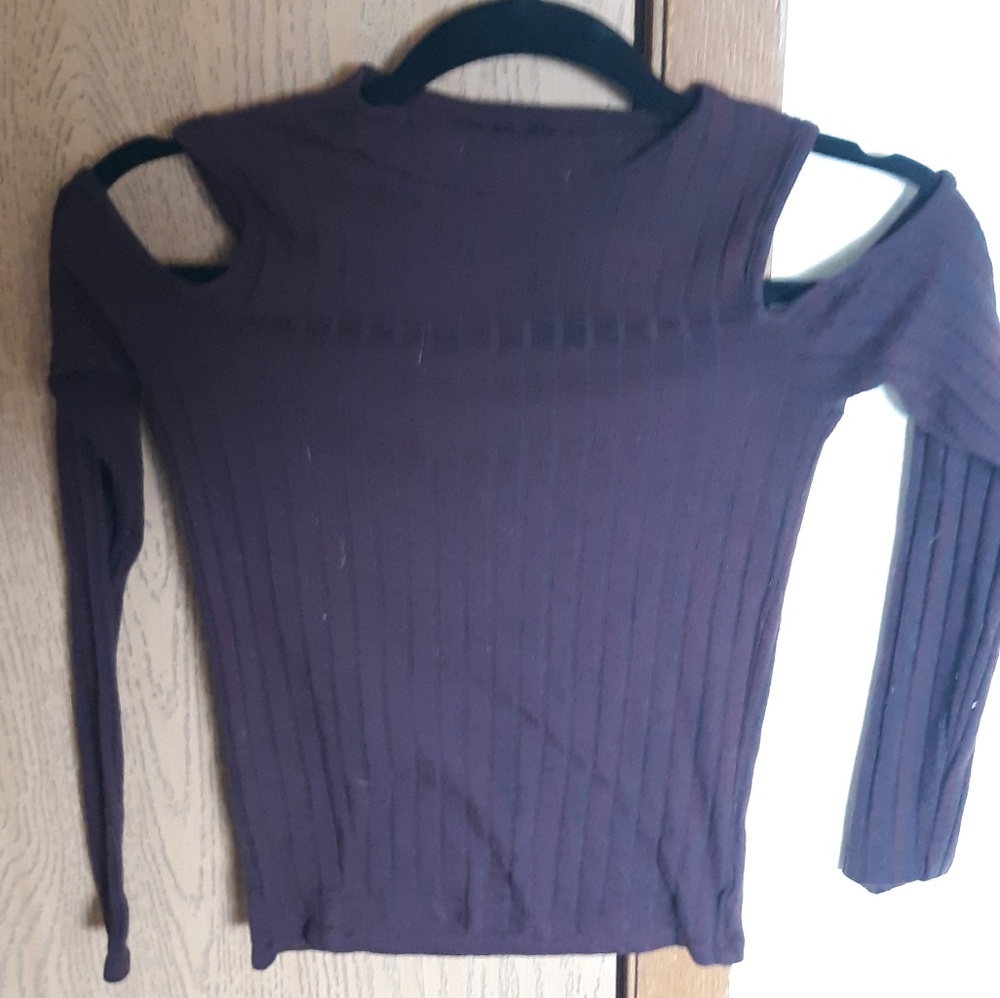 Long sleeve with shoulders cut out - Picture 2 of 3